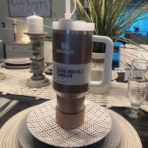 Stanley Quencher H2.0 Tumbler in Elegant Brown and White